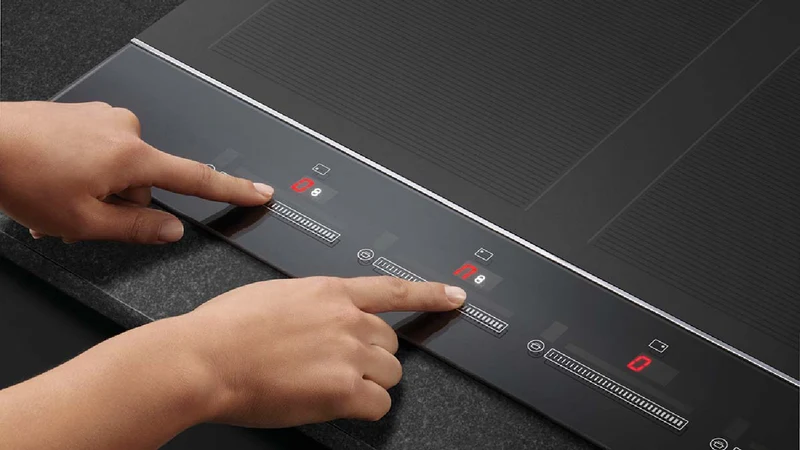Fisher & Paykel 60cm Series 9 1 Burner + 2 Zone Hybrid Cooktop, 2 SmartZones, LPG