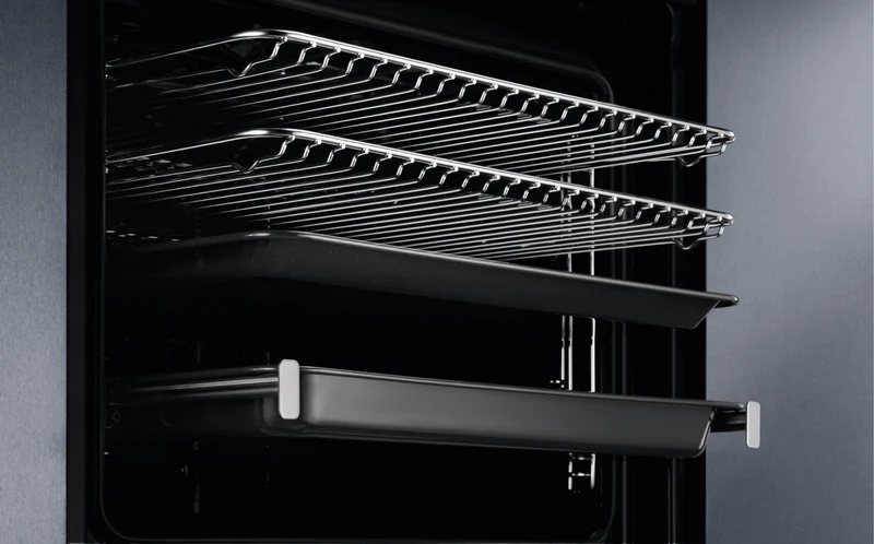 Electrolux 60cm Oven with Full Steam and Food Probe, 24 Function, Black - 800 Series