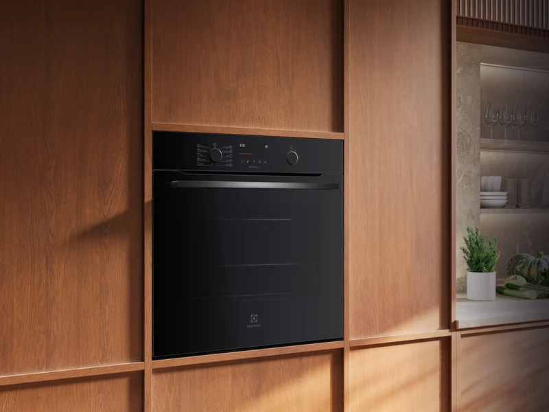 Electrolux 60cm Pyrolytic Oven with SteamBake, Black - 600 Series
