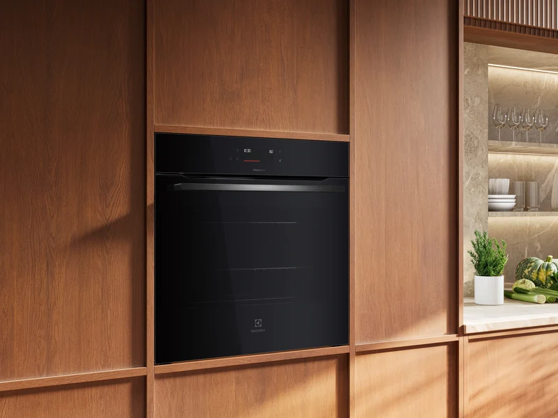Electrolux 60cm Pyrolytic Oven with SteamBake and Food Probe, Black - 600 Series