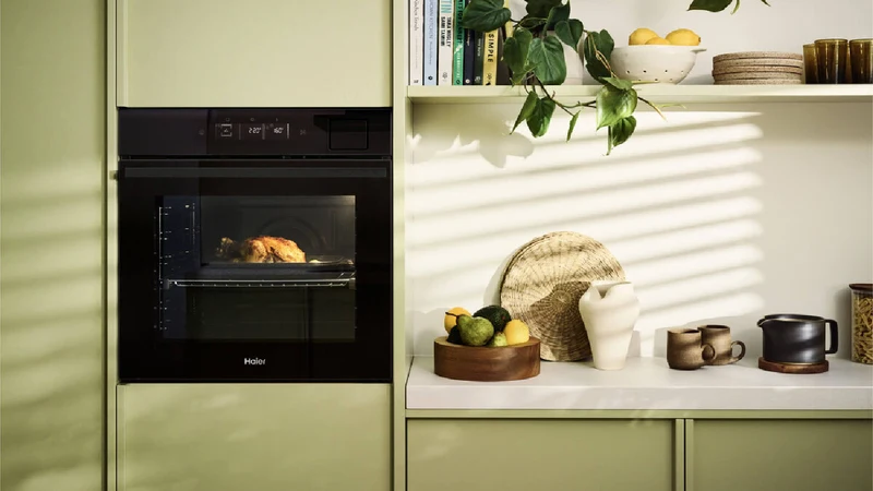 Haier 600 Series 60cm Pyrolytic Oven, 16 Function, Air Fry, Steam Assist, Black