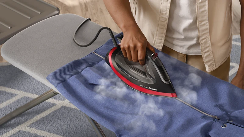 Philips OptimalTEMP 6000 Series Steam Iron Red / Black