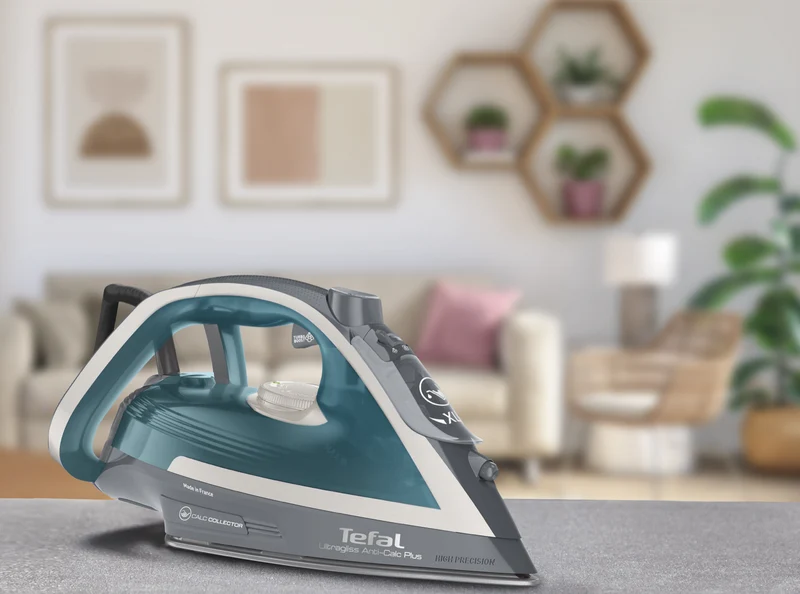 Tefal UltraGlide Plus Steam Iron