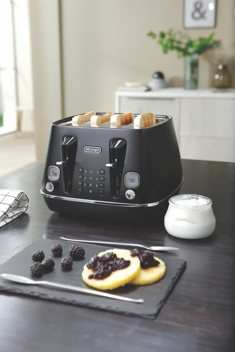 DeLonghi Distinta Moments 4 Slice Toaster - Black