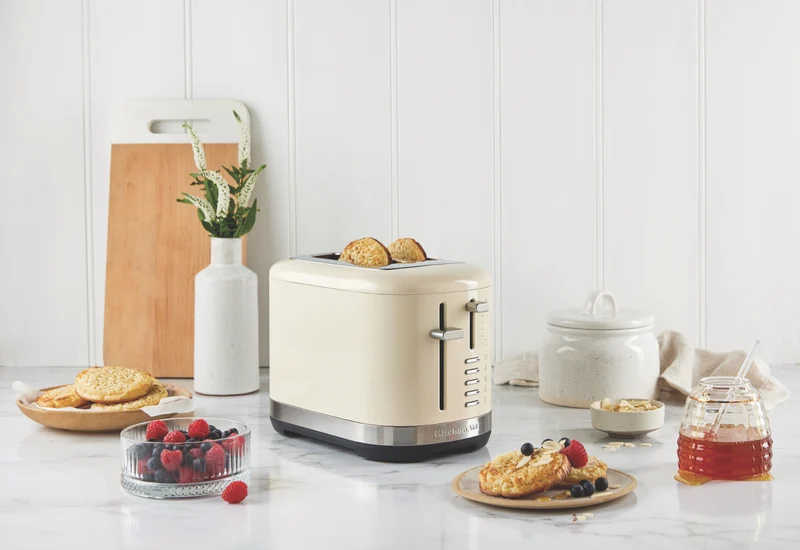 KitchenAid 4 Slice Toaster Almond Cream