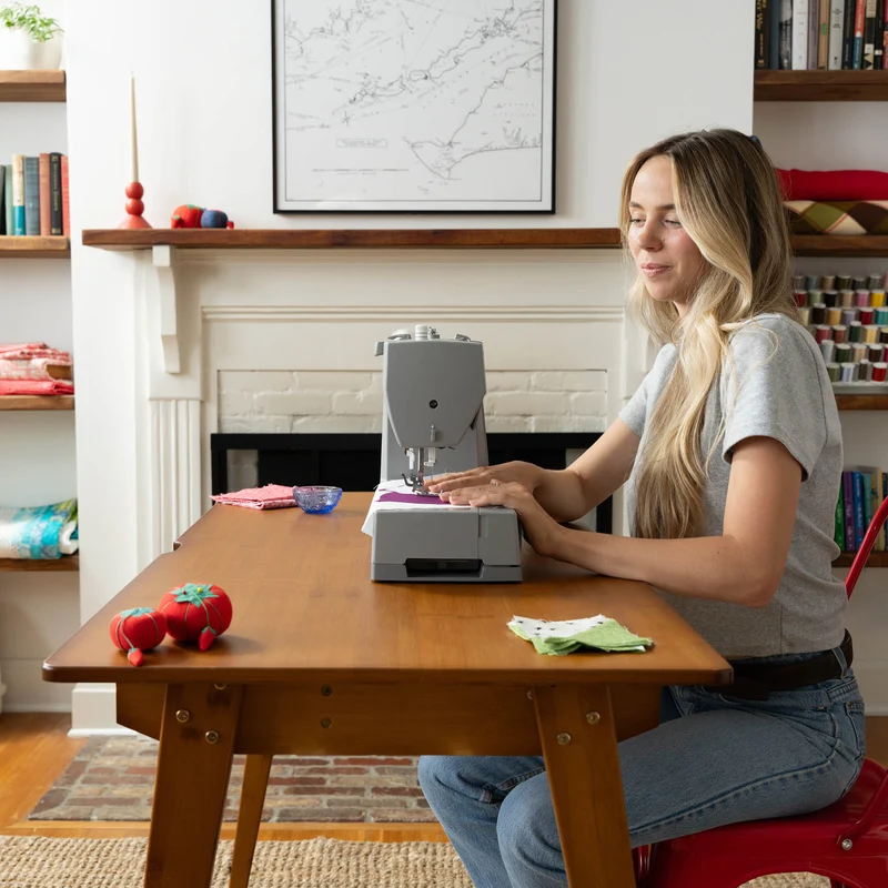 SINGER® Heavy Duty 6600C Computerized Sewing Machine & Extension Table Bundle