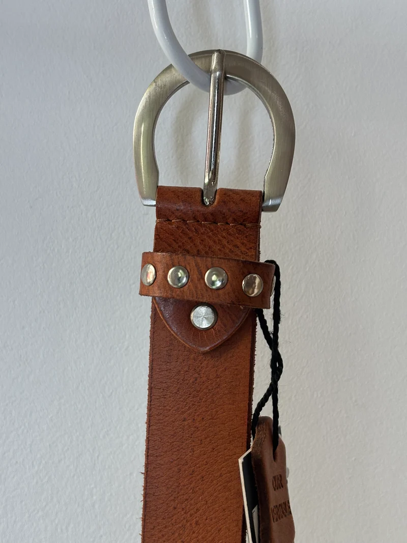 Ceinture marron cloutée
