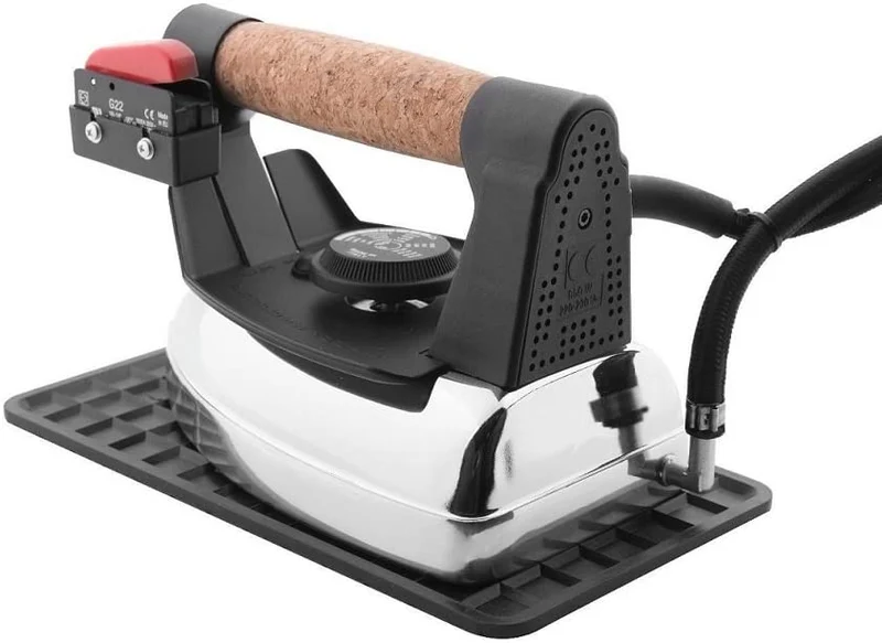 Tavolo da stiro professionale modello TS06 con Caldaia Motore aspirante Piano riscaldato con termostato Classe Energetica A++ Made in Italy Garanzia 5 anni