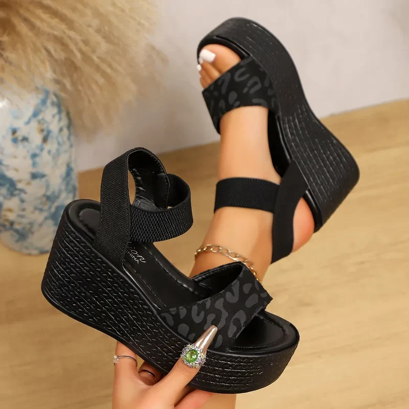 FÉLINEA™ | Sandales Compensées Femme Noire – Plateforme Léopard