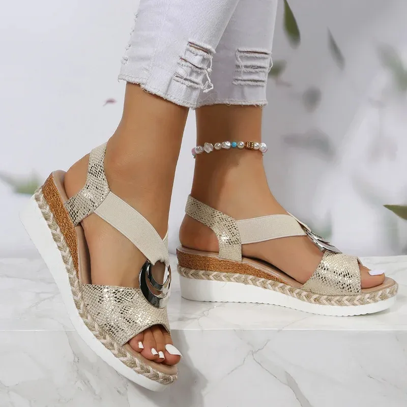 SERPENTIA Marron™ – Sandales Dorées Femme Compensées