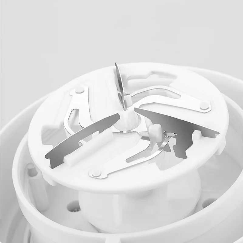 Elektrischer Fusselrasierer USB wiederaufladbar | Fusselentferner mit 3-Klingen-System & Saugfunktion | Für Kleidung & Textilien