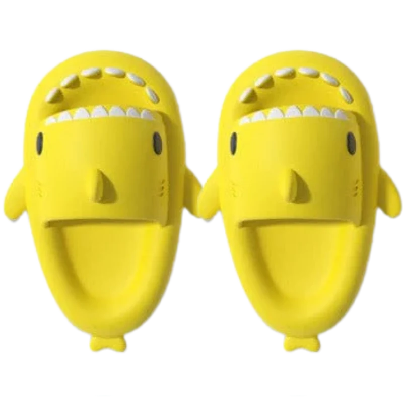 Chaussons de plage en forme de requin