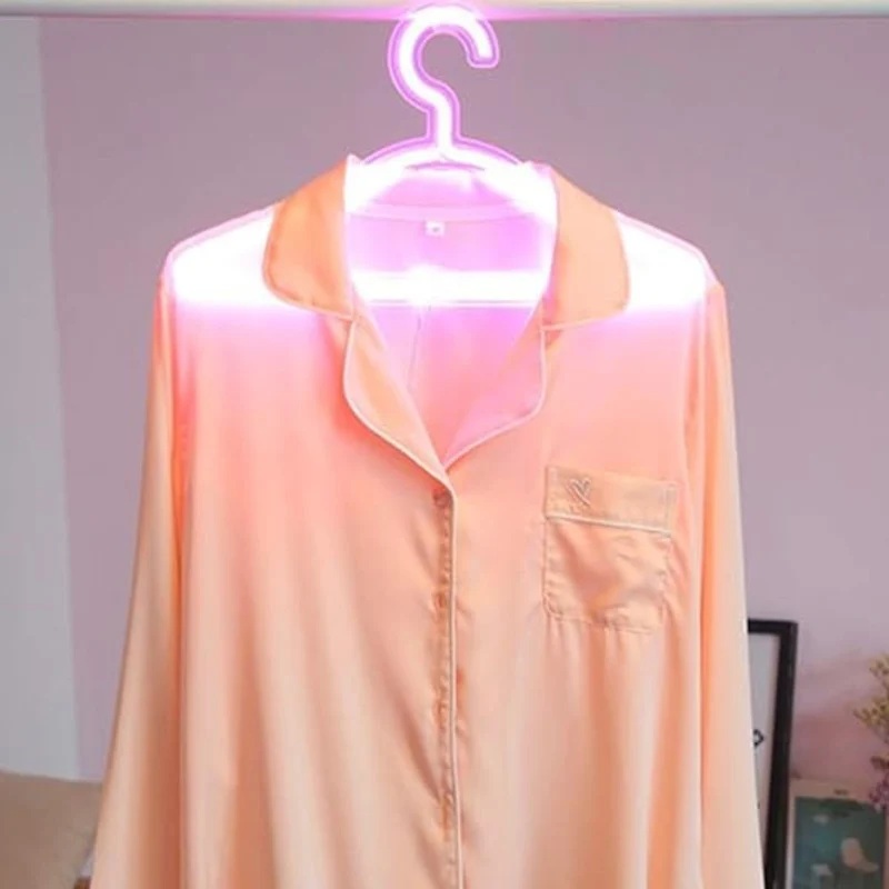 GlowHanger Erhellen Sie Ihre Garderobe