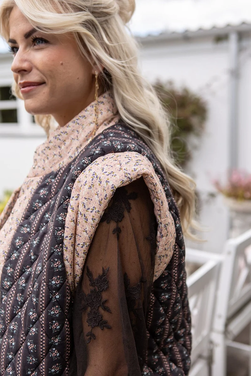 Molly&My X Melanie Due - Luise V Quilt Vest 2.0 169971 - 100 - Black