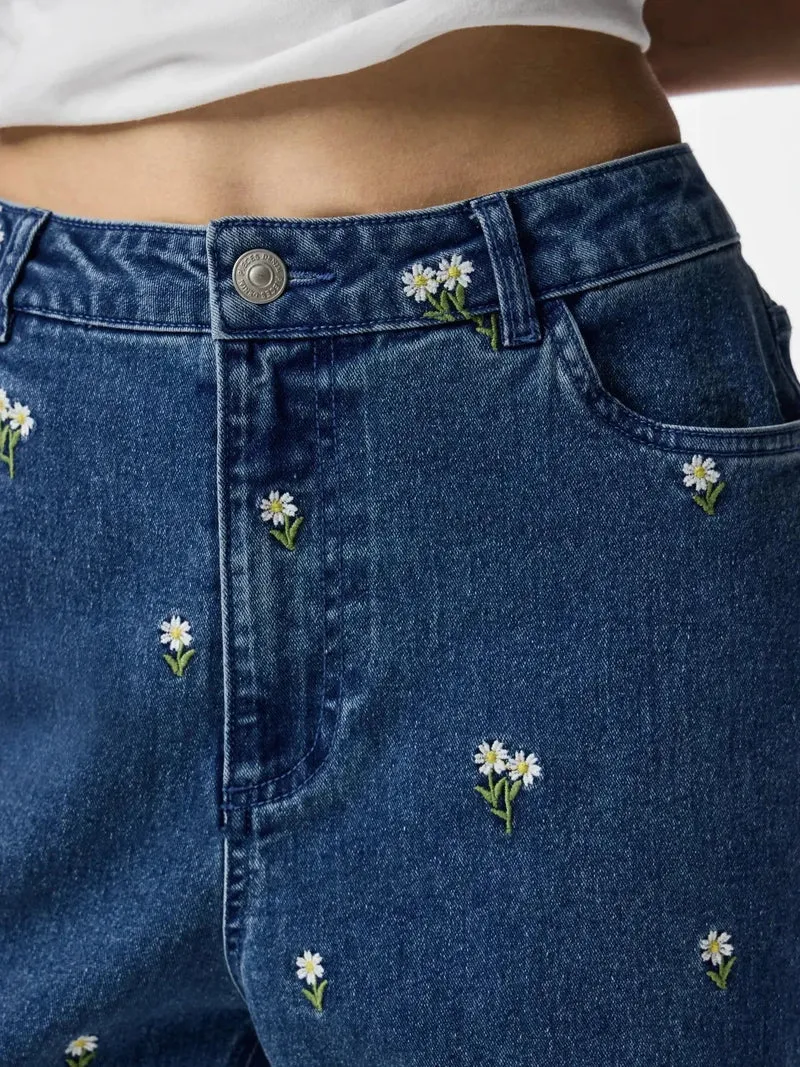 Pieces - Pcflora Straight Emb Jeans - 5068184 Medium Blue Denim White Flower Embroidery