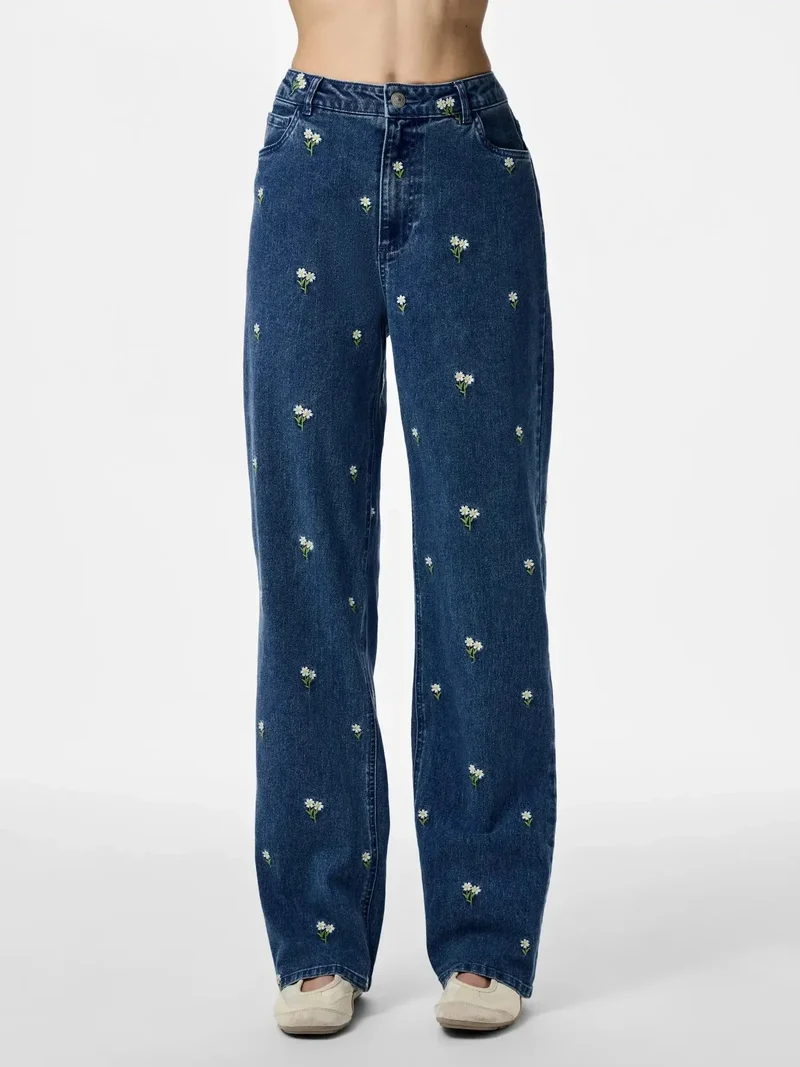 Pieces - Pcflora Straight Emb Jeans - 5068184 Medium Blue Denim White Flower Embroidery