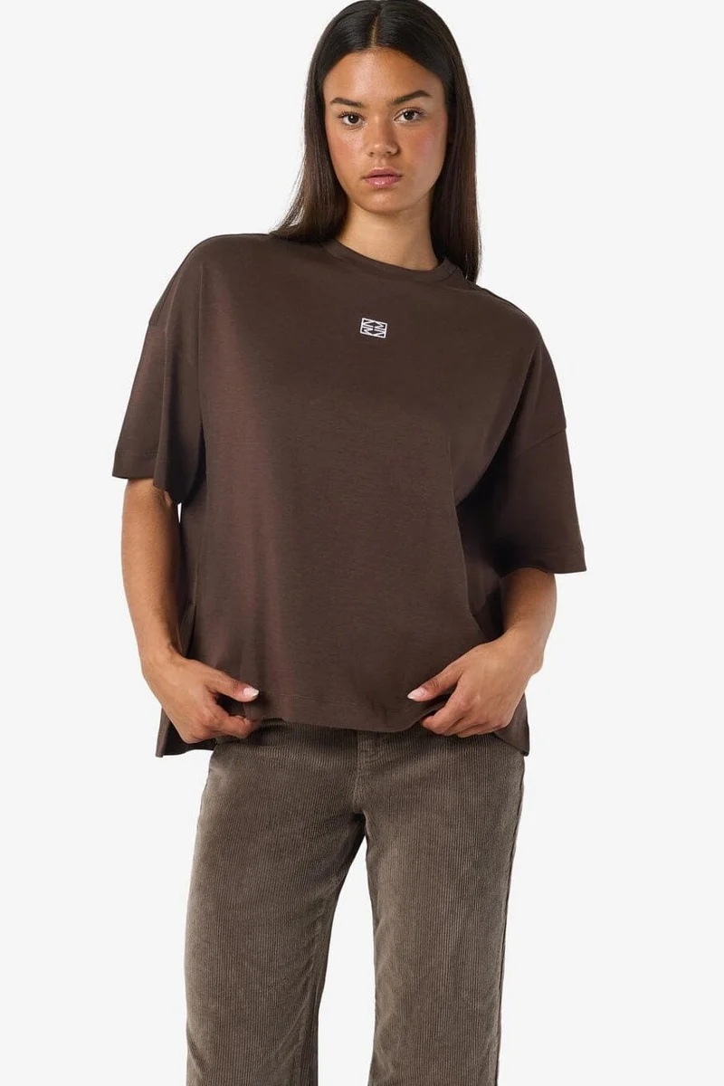 Noisy May - Nmkim S/S Slit T-Shrt Fwd - 5056308 Chocolate Brown White Emb