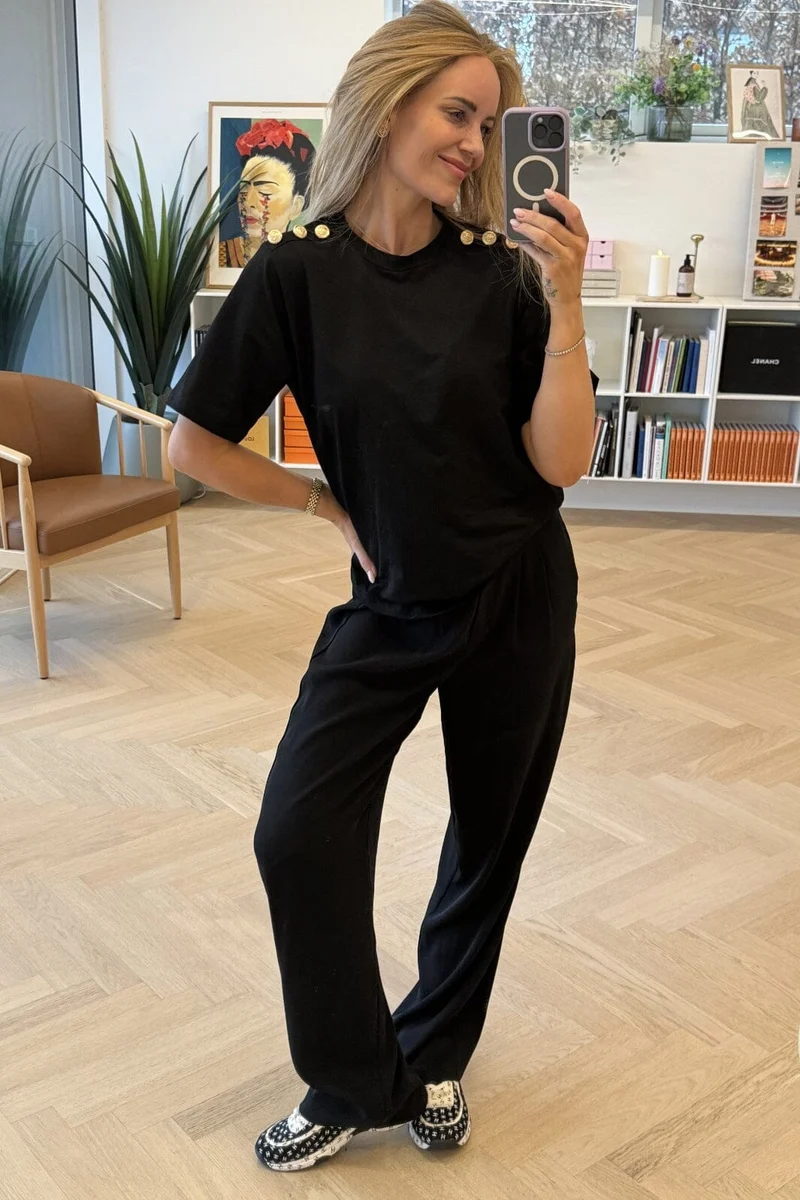 Valentin Studio - Gold Button Casual T-shirt - Black